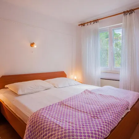 Gorgeous Apartment In Cres With Kitchen Exteriör bild