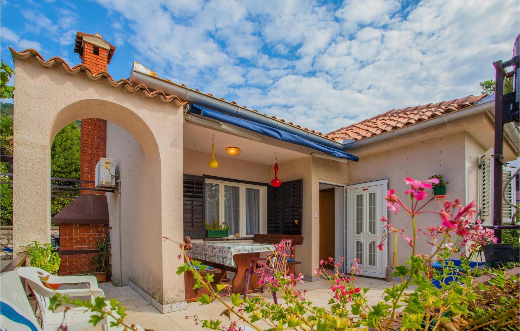 Gorgeous In With Kitchen Cres